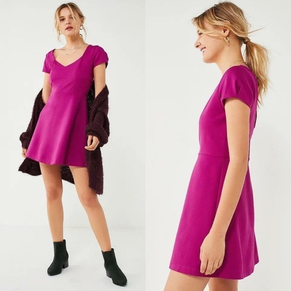 URBAN OUTFITTERS MARIA PONTE STRETCH TULIP SHORT SLEEVE SKATER MINI DRESS - Picture 2 of 13